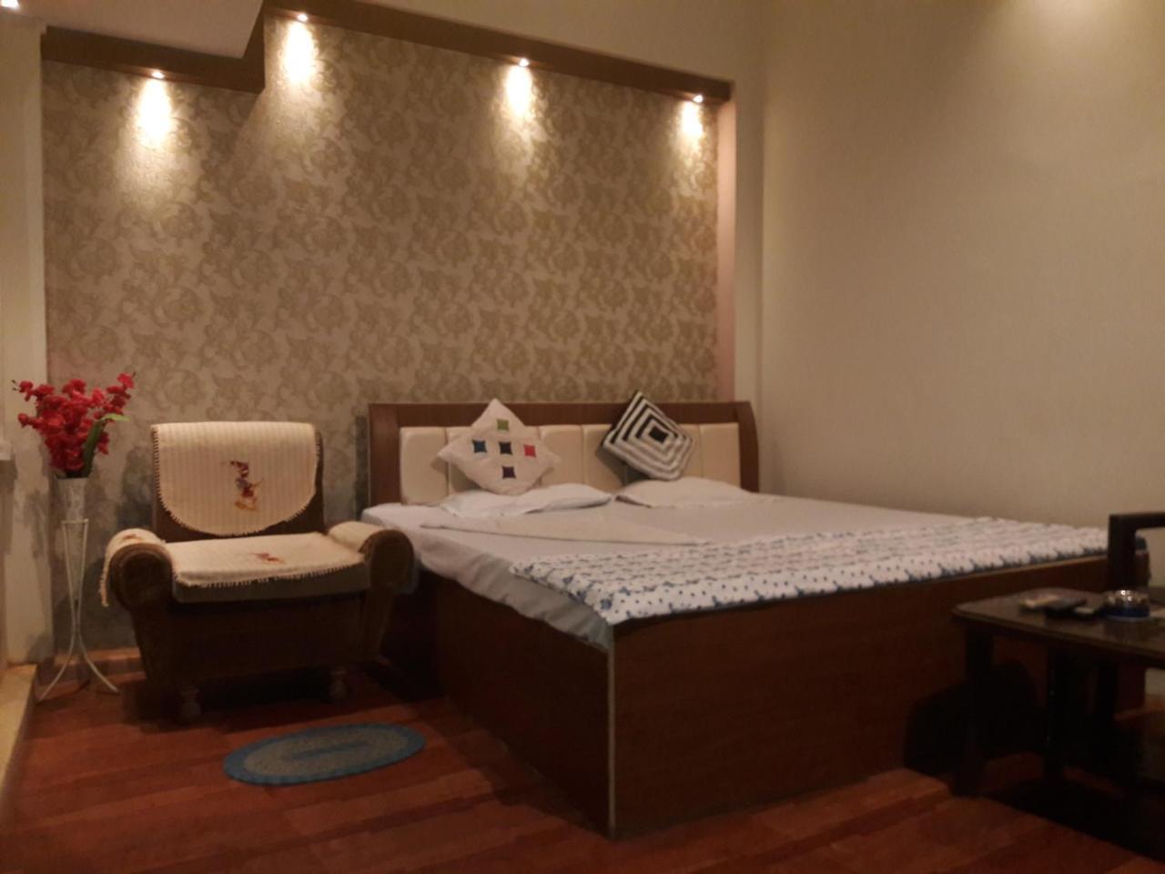 Buddha Guest House Varanasi Exterior photo
